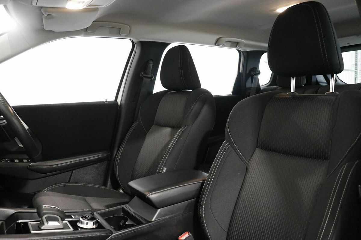 2023 Mitsubishi Outlander ES ZM