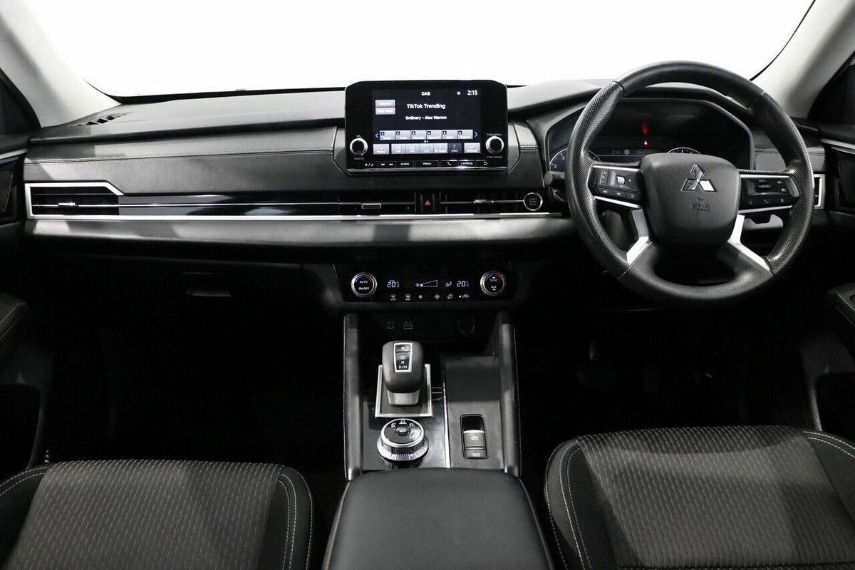 2023 Mitsubishi Outlander ES ZM