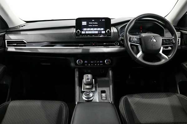 2023 Mitsubishi Outlander ES ZM