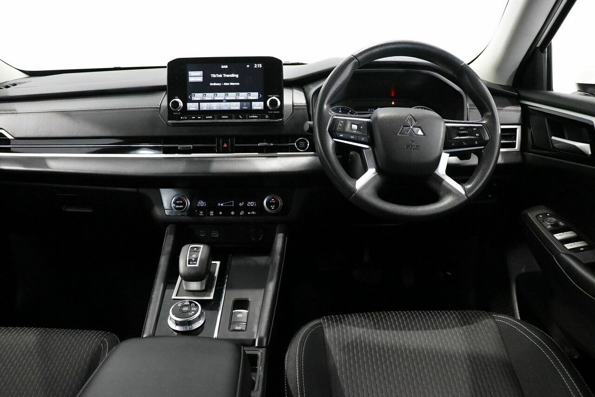 2023 Mitsubishi Outlander ES ZM