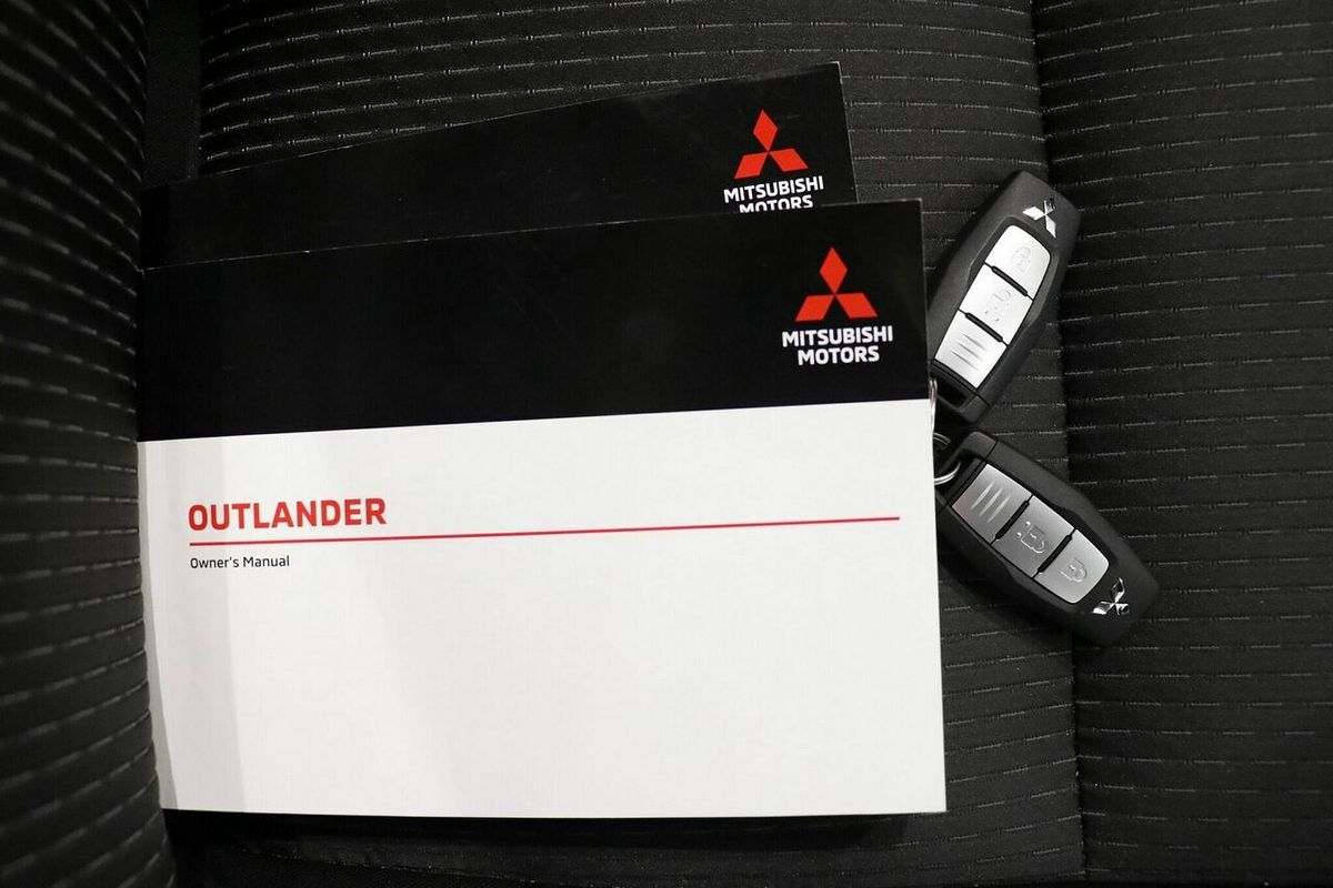 2023 Mitsubishi Outlander ES ZM