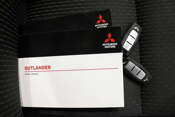 2023 Mitsubishi Outlander ES ZM