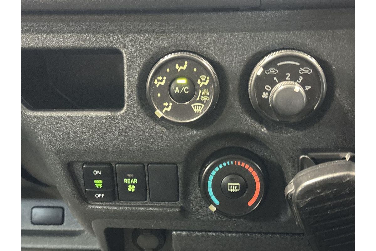 2018 Toyota Hiace Commuter KDH223R