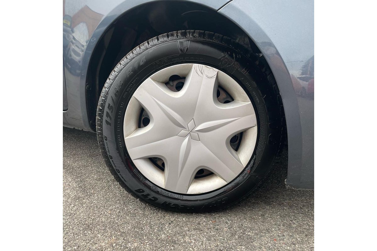 2006 Mitsubishi Colt LS RG