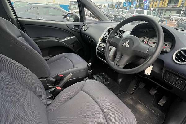 2006 Mitsubishi Colt LS RG
