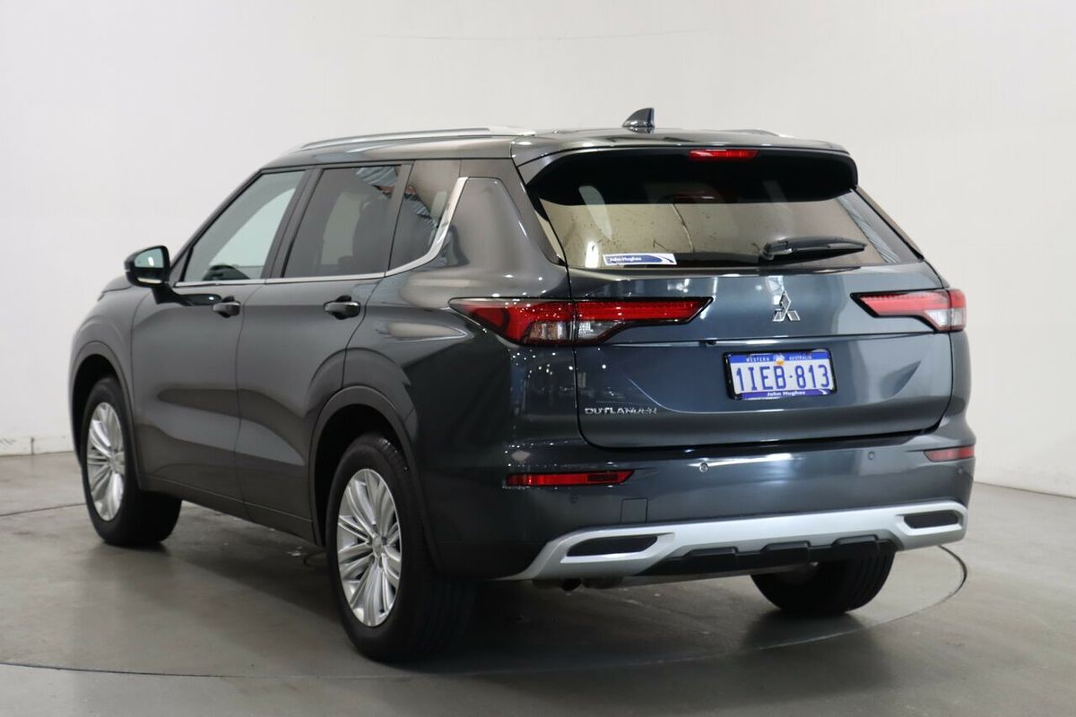 2024 Mitsubishi Outlander LS ZM