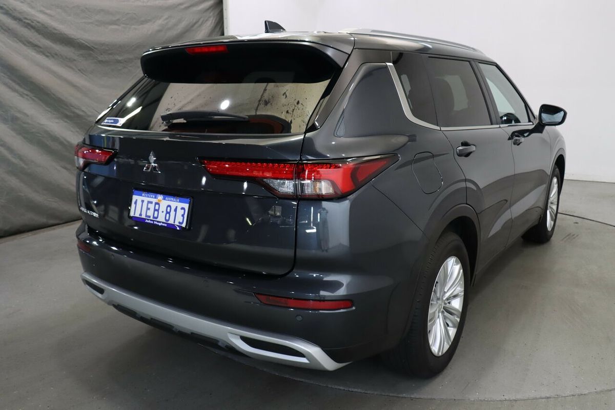2024 Mitsubishi Outlander LS ZM