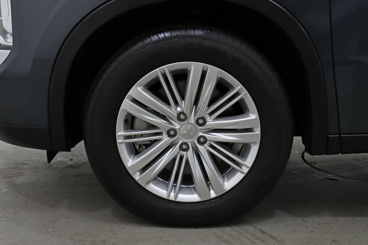2024 Mitsubishi Outlander LS ZM