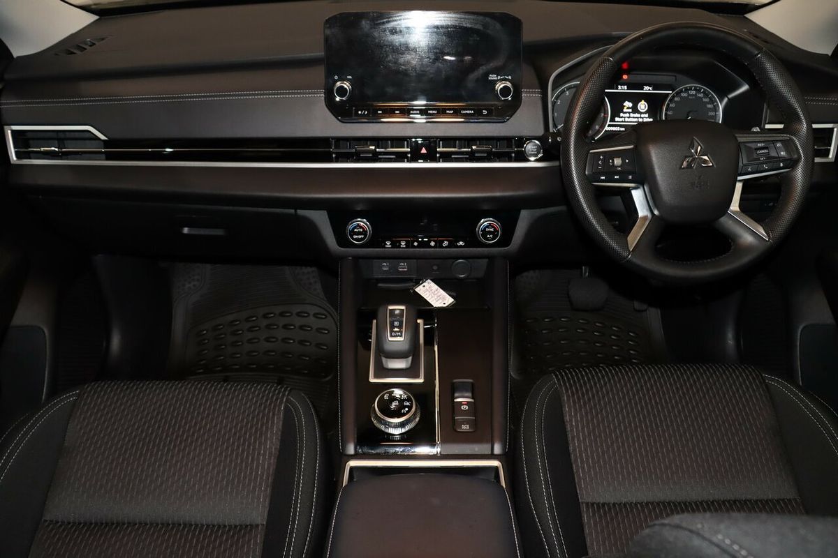 2024 Mitsubishi Outlander LS ZM