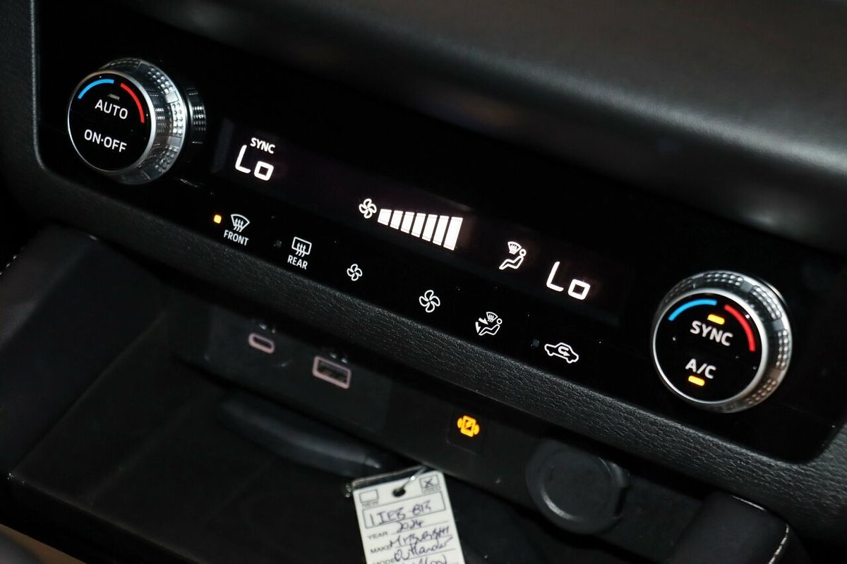 2024 Mitsubishi Outlander LS ZM