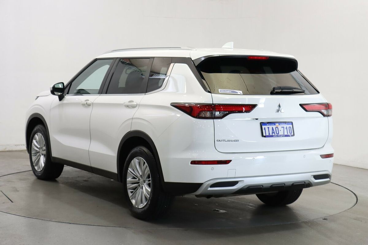 2023 Mitsubishi Outlander LS ZM