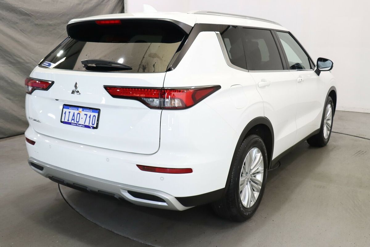 2023 Mitsubishi Outlander LS ZM
