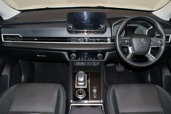 2023 Mitsubishi Outlander LS ZM