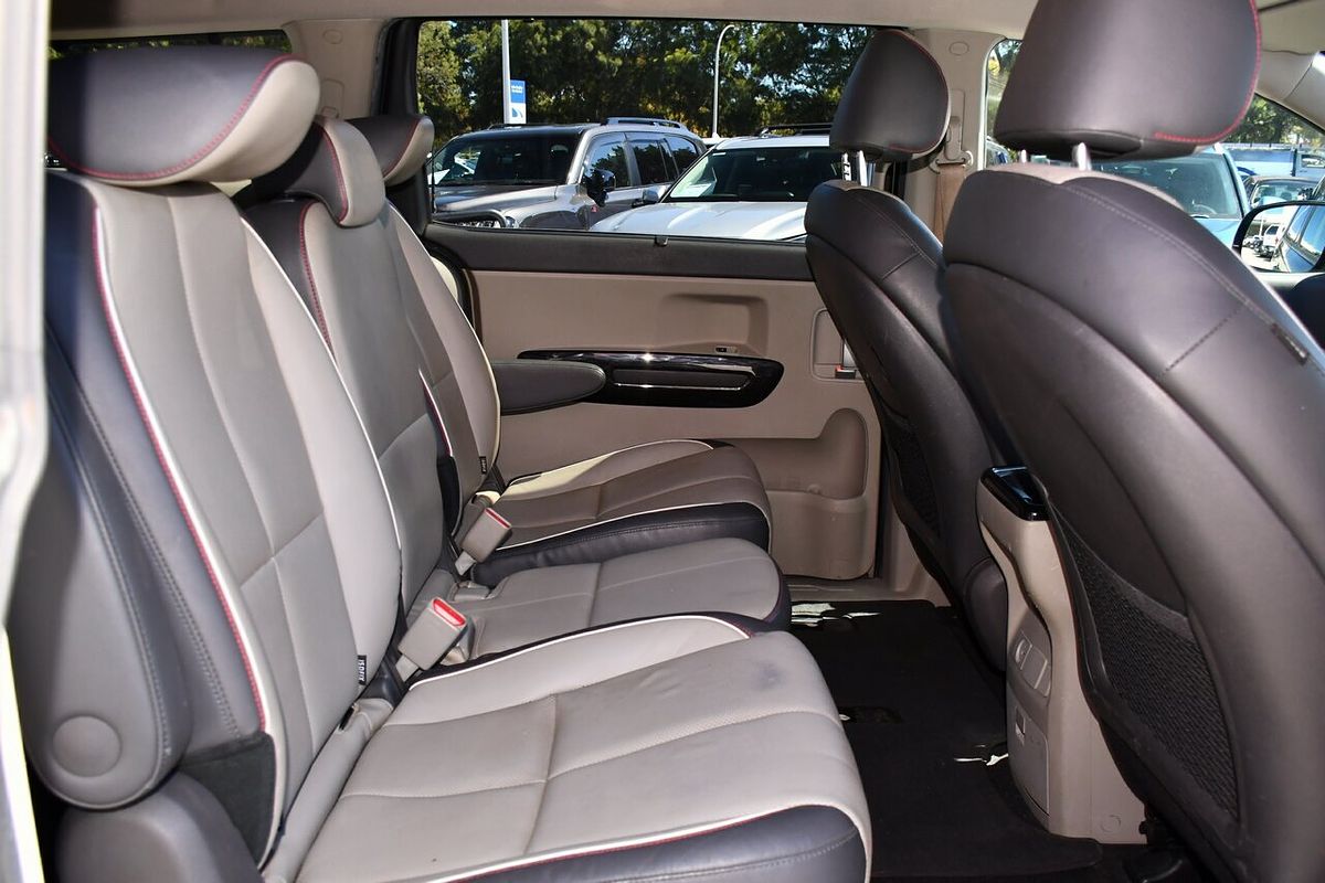 2015 Kia Carnival Platinum YP