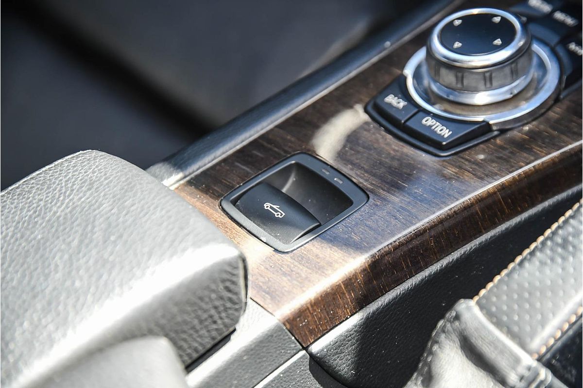 2013 BMW 3 Series 325i E93