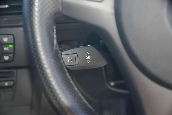 2013 BMW 3 Series 325i E93