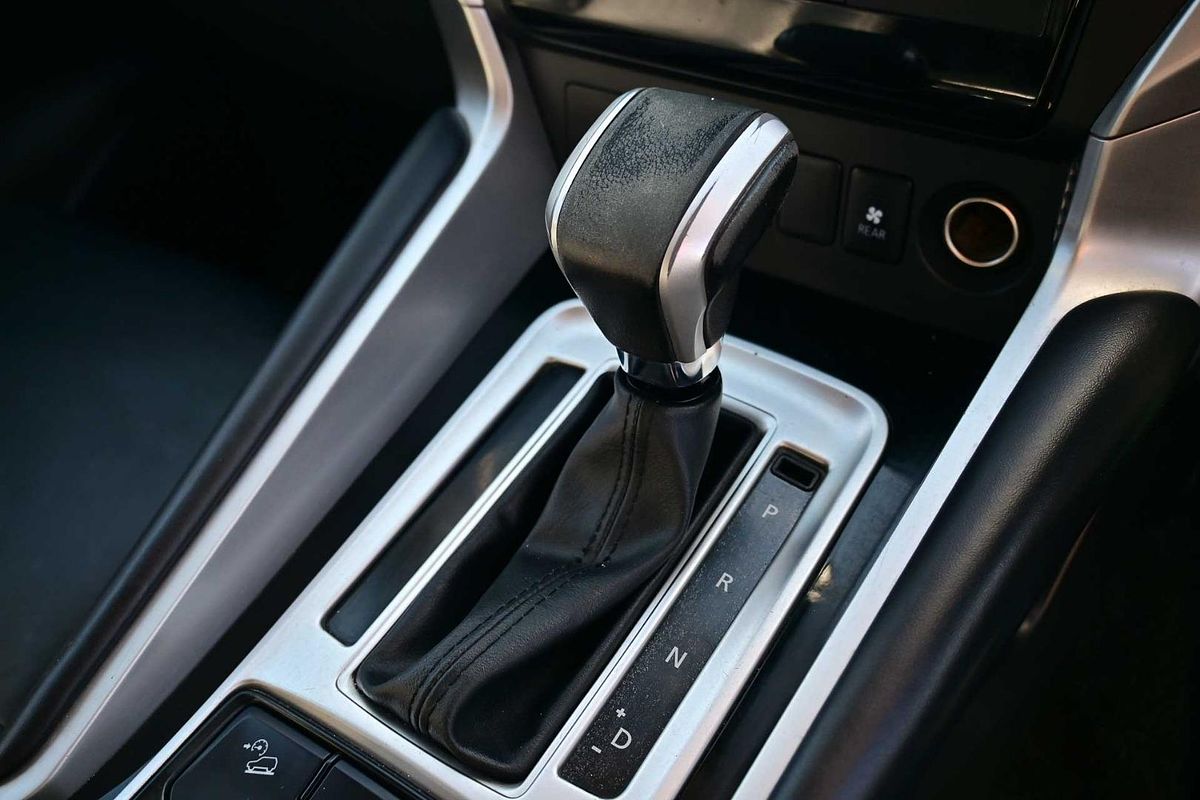 2019 Mitsubishi Pajero Sport Black Edition QE