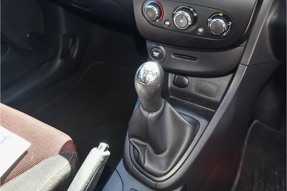 2014 Renault Clio Authentique IV B98