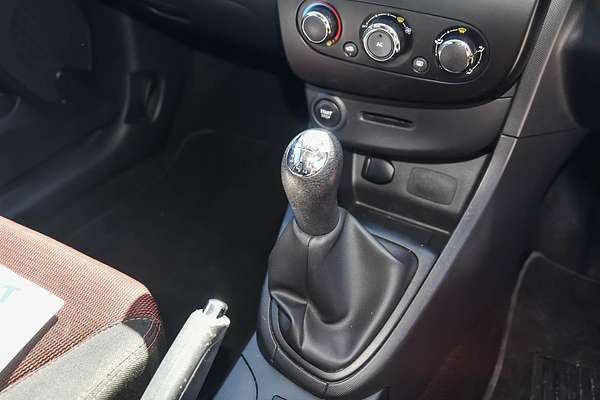 2014 Renault Clio Authentique IV B98