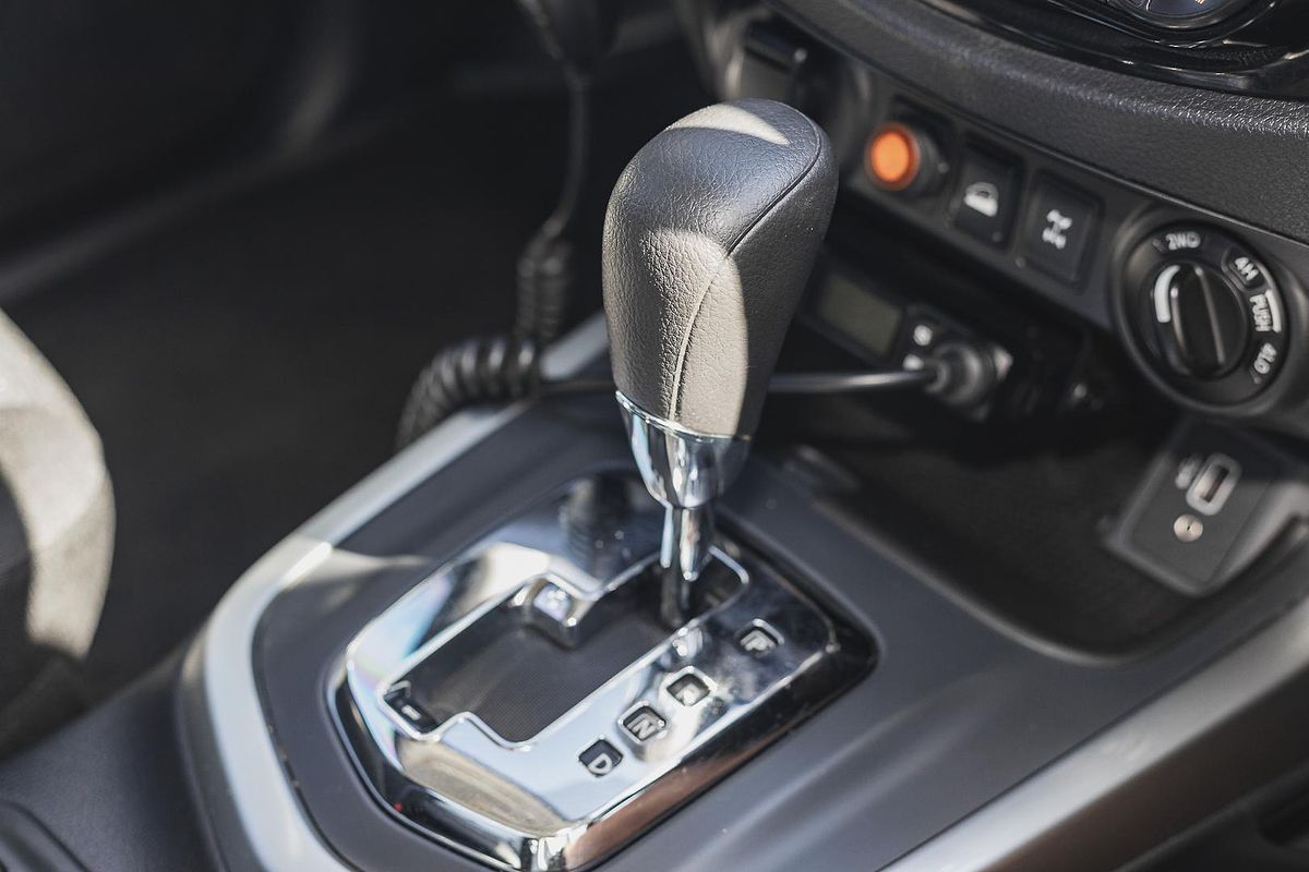2021 Nissan Navara SL D23 Rear Wheel Drive