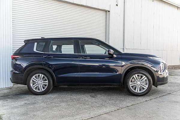 2023 Mitsubishi Outlander ES ZM