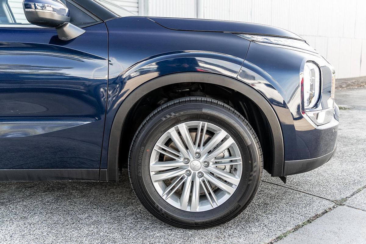 2023 Mitsubishi Outlander ES ZM