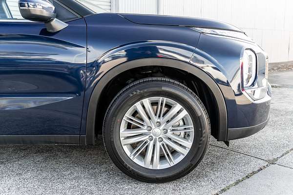 2023 Mitsubishi Outlander ES ZM