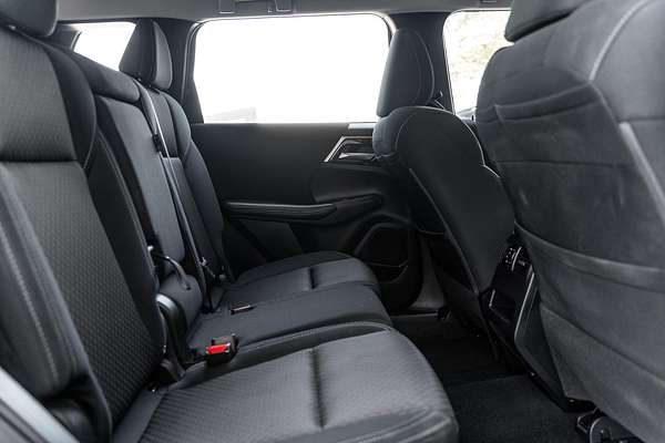 2023 Mitsubishi Outlander ES ZM