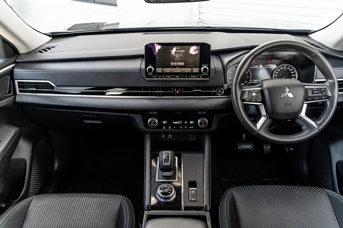 2023 Mitsubishi Outlander ES ZM