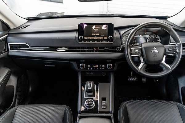 2023 Mitsubishi Outlander ES ZM