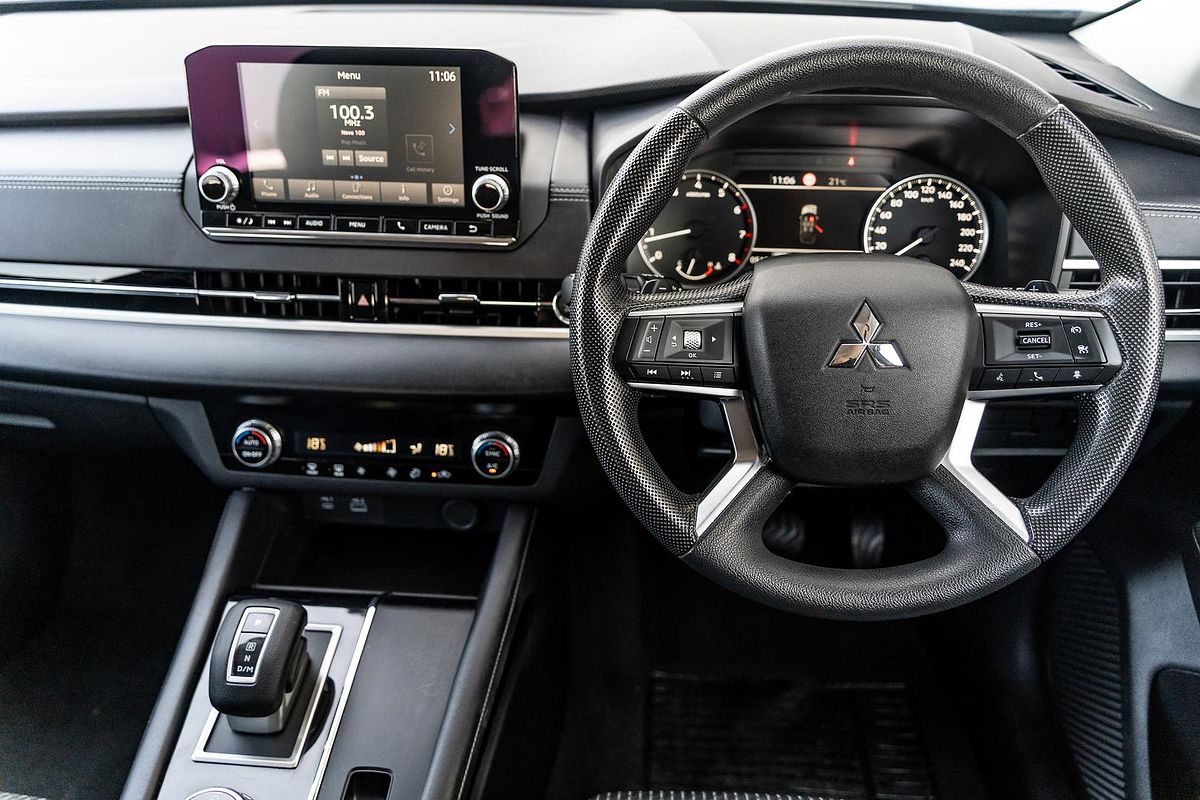 2023 Mitsubishi Outlander ES ZM