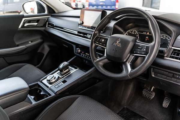 2023 Mitsubishi Outlander ES ZM