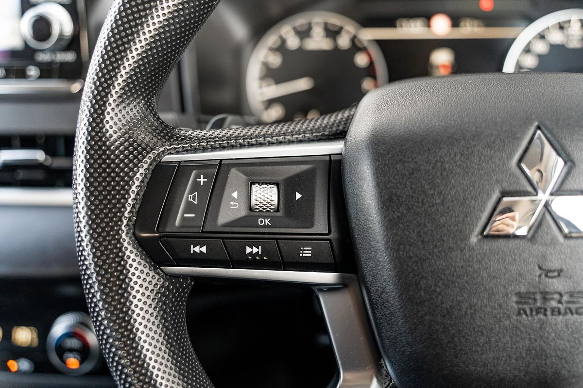 2023 Mitsubishi Outlander ES ZM