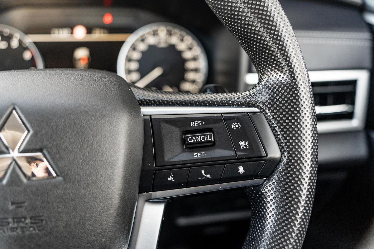 2023 Mitsubishi Outlander ES ZM