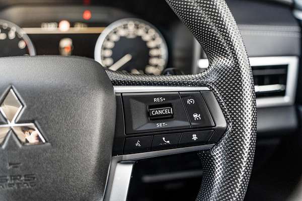 2023 Mitsubishi Outlander ES ZM