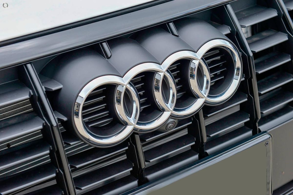 2024 Audi Q3 40 TFSI S Line F3