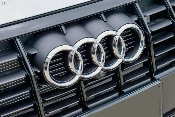 2024 Audi Q3 40 TFSI S Line F3
