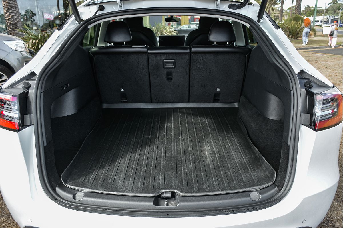 2022 Tesla Model Y Rear-Wheel Drive