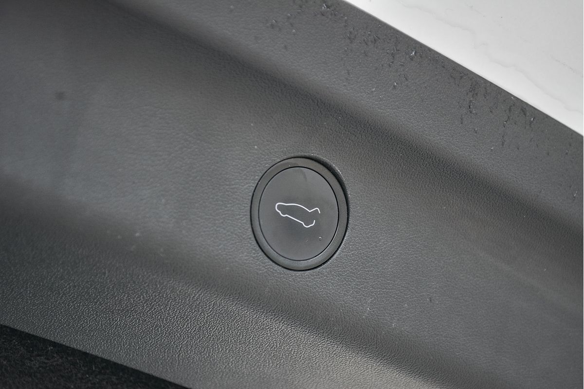 2022 Tesla Model Y Rear-Wheel Drive