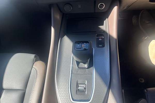 2025 Nissan QASHQAI Ti J12