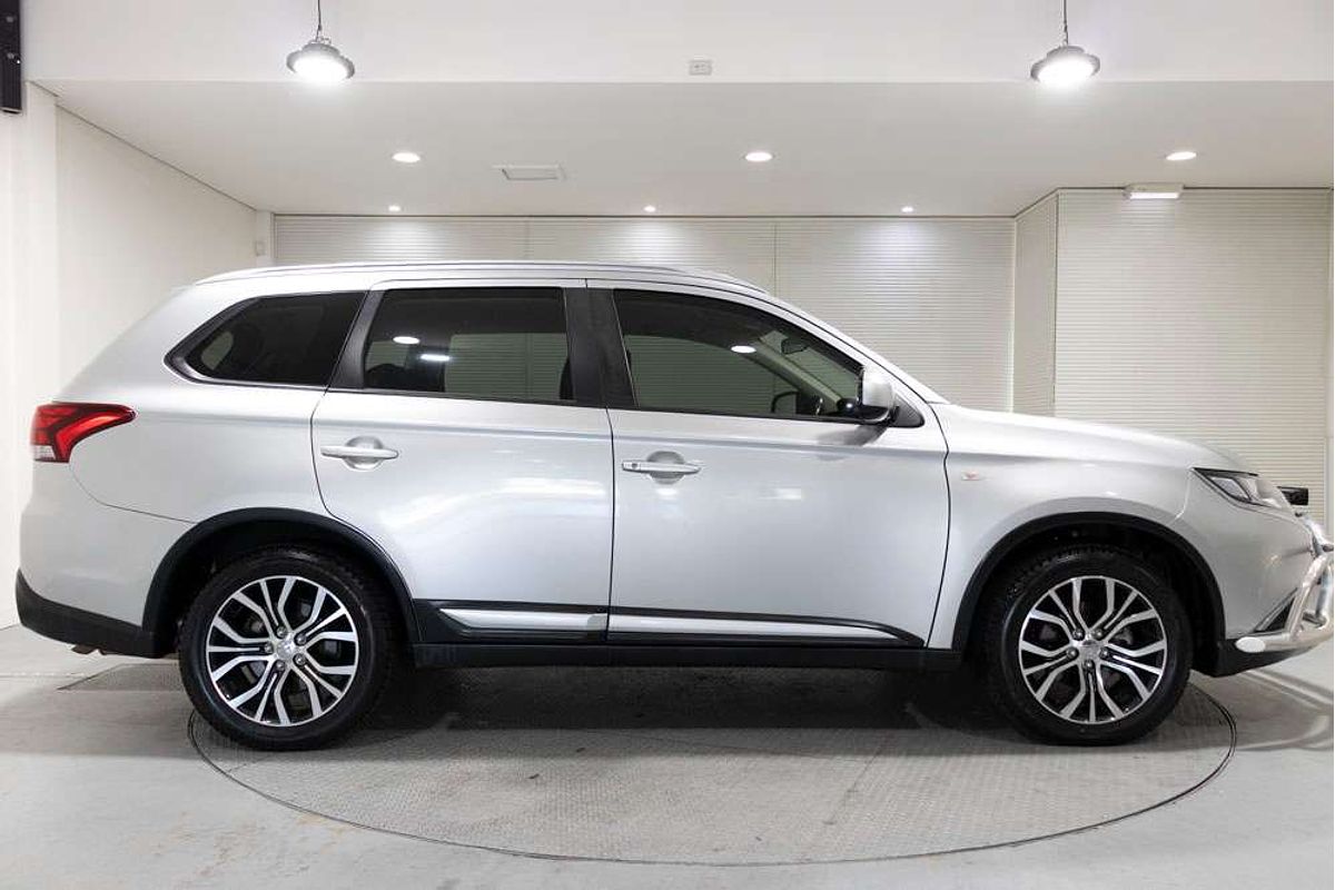 2018 Mitsubishi ZL Outlander ES 2.4L PET CVT 2WD 7S