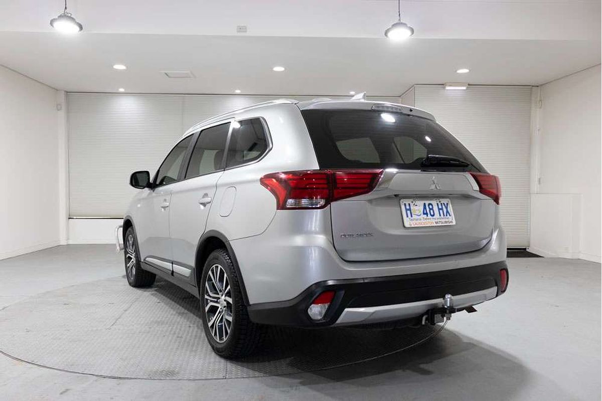 2018 Mitsubishi ZL Outlander ES 2.4L PET CVT 2WD 7S