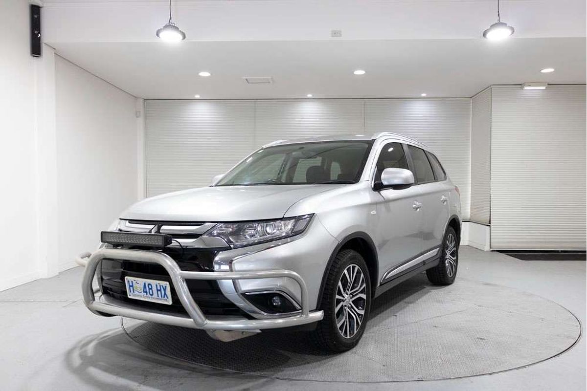 2018 Mitsubishi ZL Outlander ES 2.4L PET CVT 2WD 7S