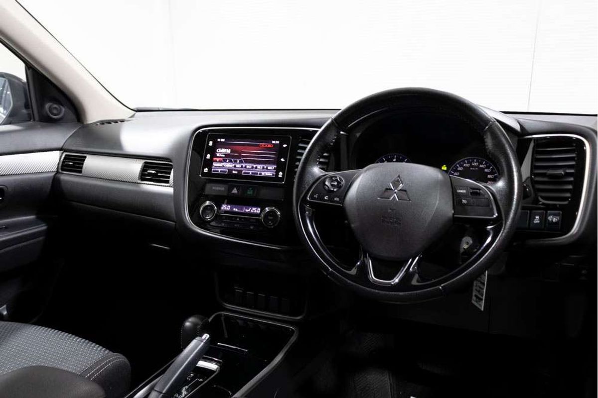 2018 Mitsubishi ZL Outlander ES 2.4L PET CVT 2WD 7S