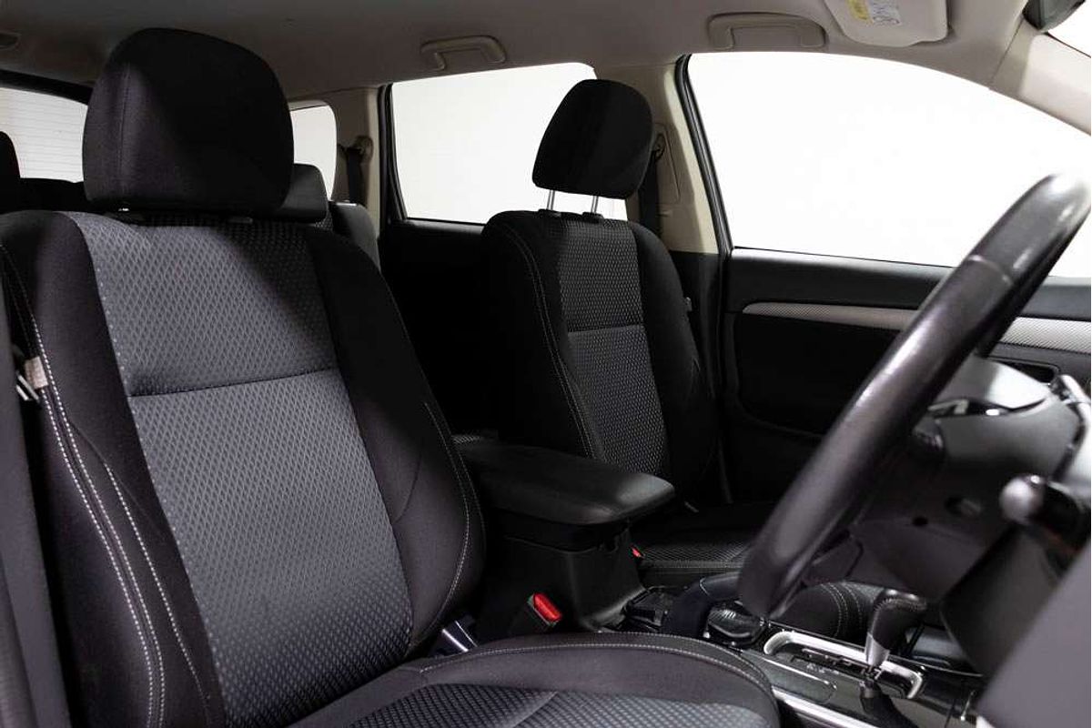 2018 Mitsubishi ZL Outlander ES 2.4L PET CVT 2WD 7S