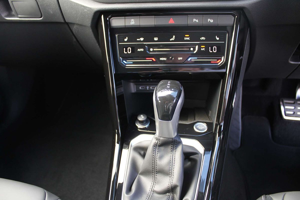 2025 Volkswagen T-Roc 140TSI R-Line D11