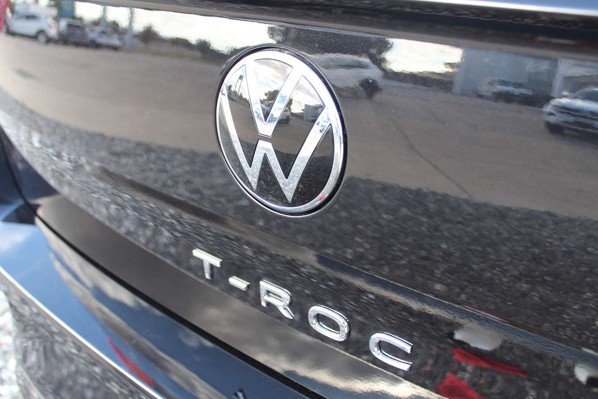 2025 Volkswagen T-Roc 140TSI R-Line D11