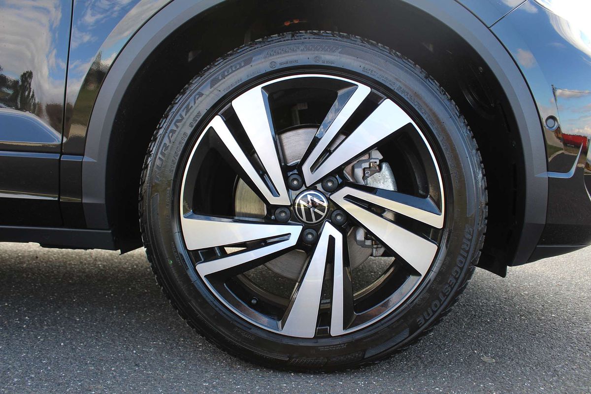 2025 Volkswagen T-Roc 140TSI R-Line D11