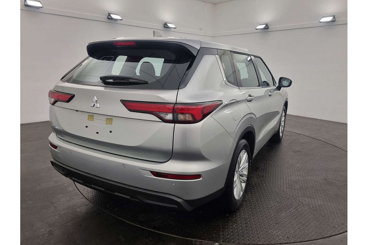 2024 Mitsubishi Outlander ES ZM