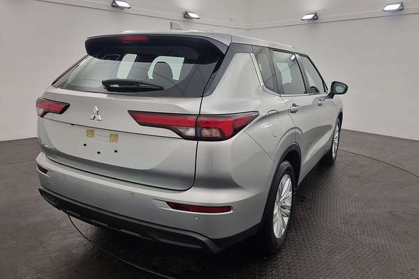 2024 Mitsubishi Outlander ES ZM